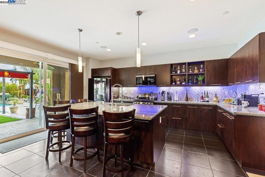 SUMMERLAKE - Residential