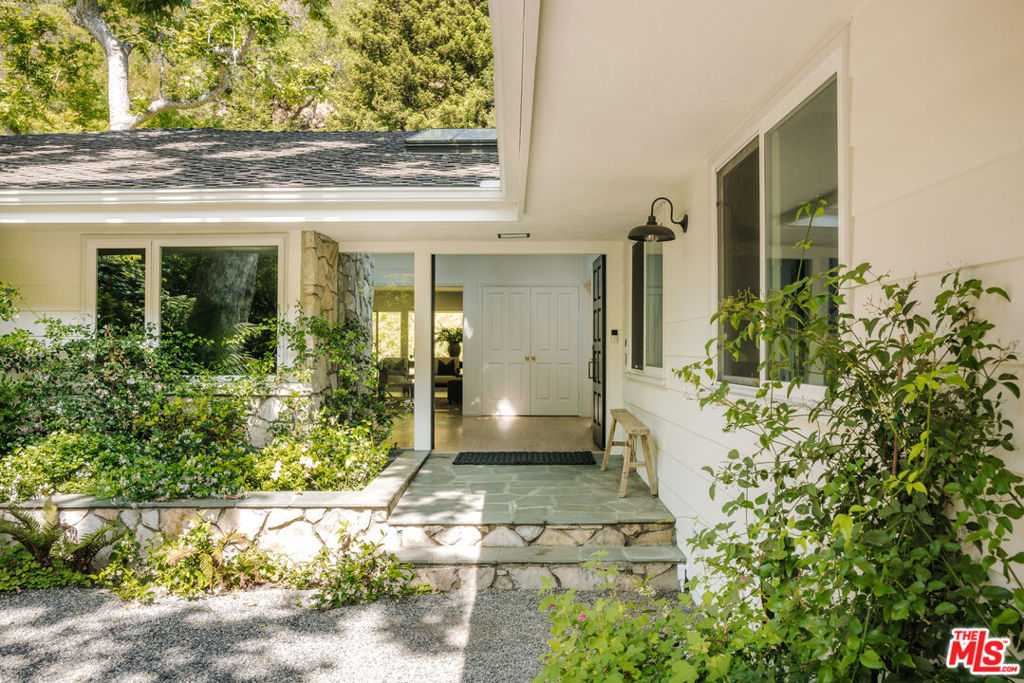 2610 Mandeville Canyon Road
