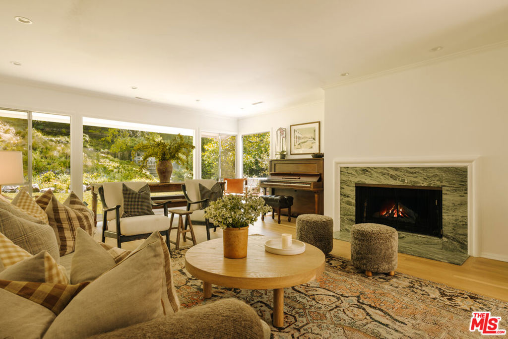 2610 Mandeville Canyon Road