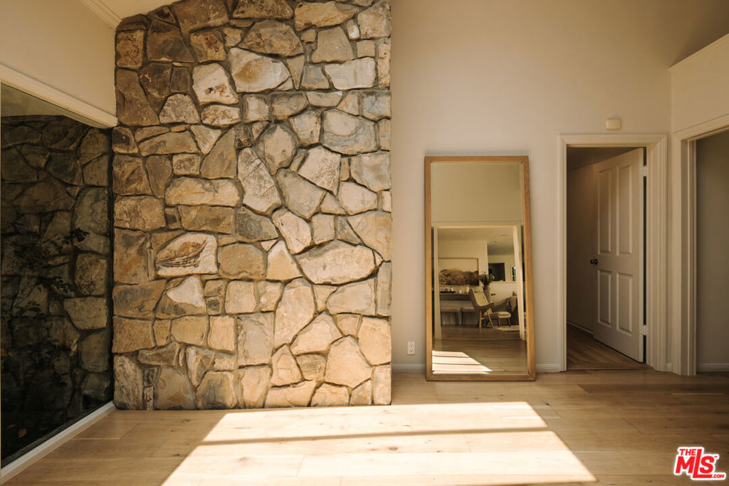 2610 Mandeville Canyon Road