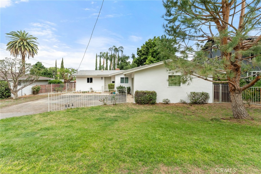 920 Walnut Avenue