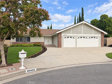 Photo of 20465 Shamrock Place, Chatsworth, CA 91311 (MLS # SR26202495)