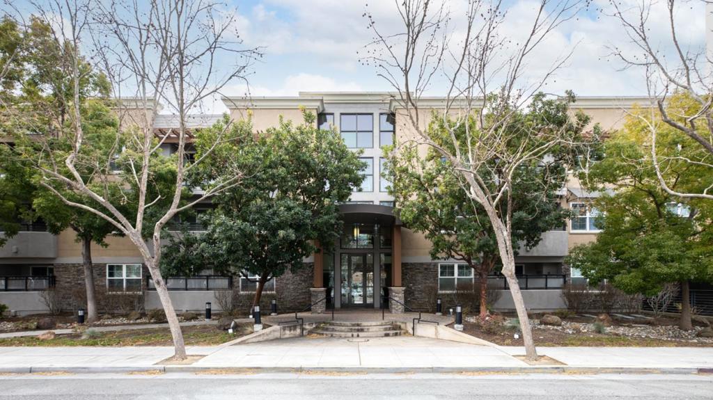 4388 El Camino Real