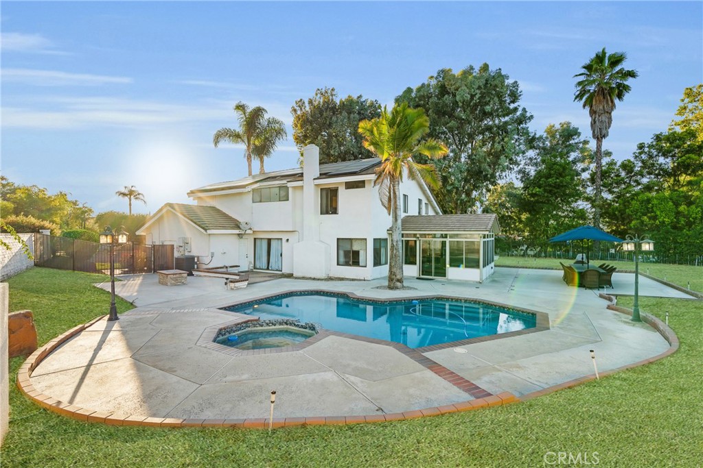 1549 Hillcrest Drive