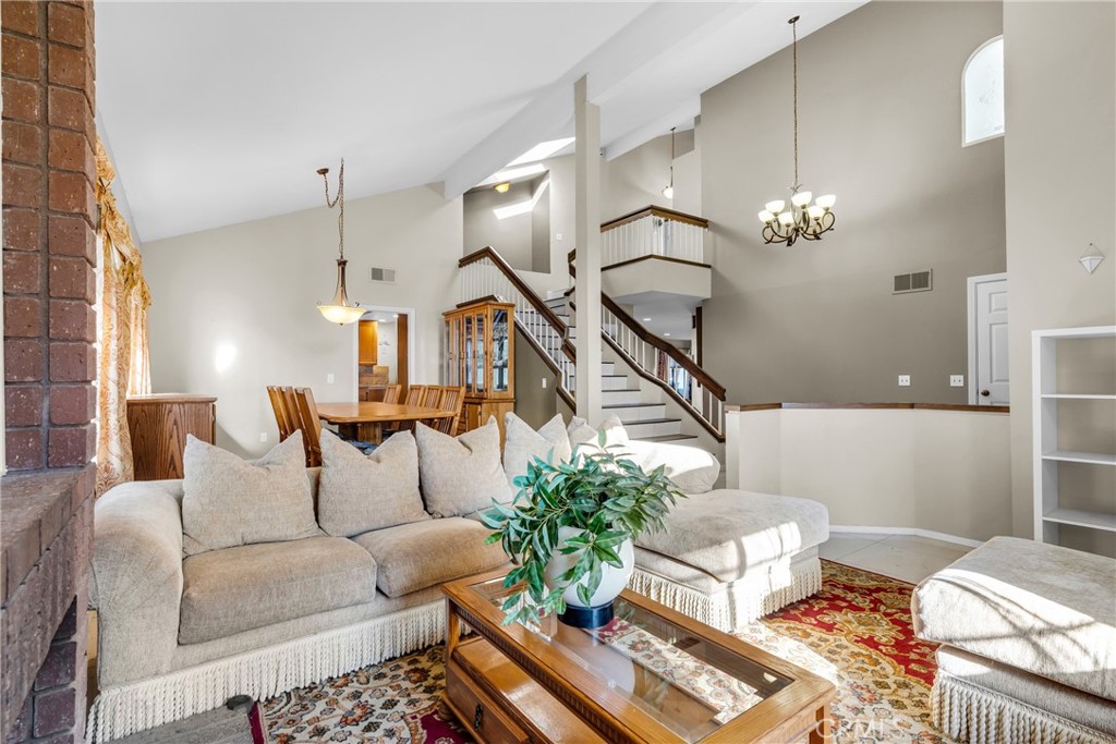 1549 Hillcrest Drive