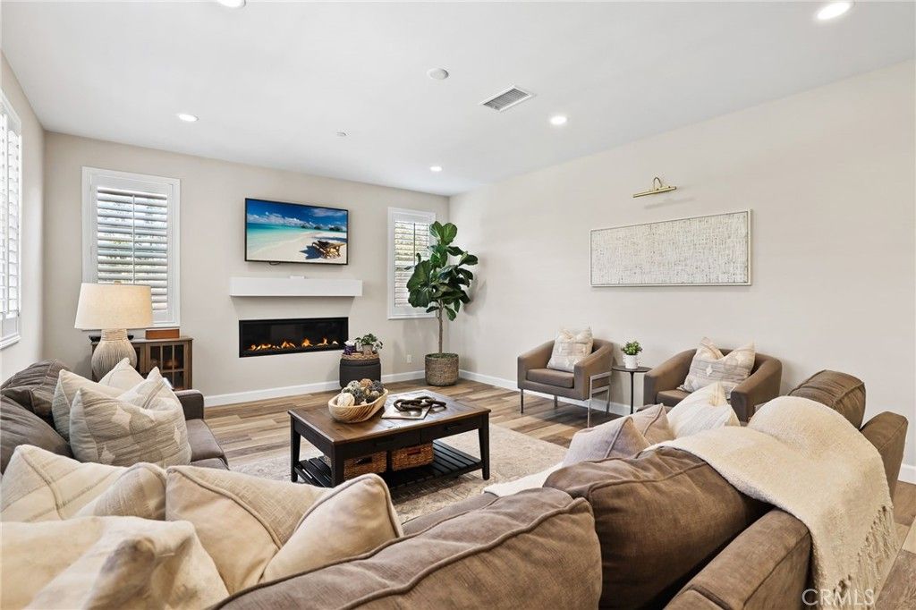 listing image 130721800134278113222