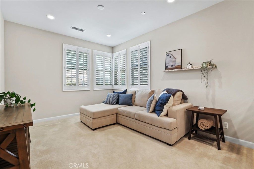listing image 130722449084291568519