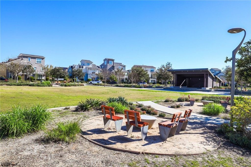 listing image 130721583607814943156