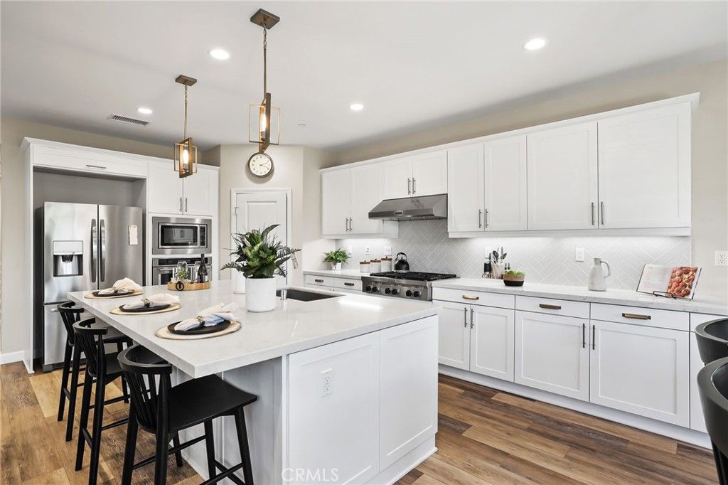 listing image 130728846271975697172