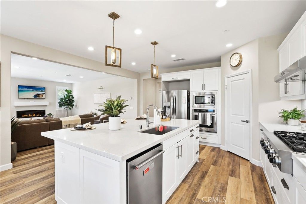 listing image 130722057383199592929
