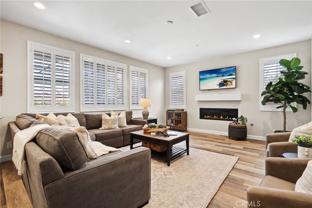 listing image 130729856101370050677