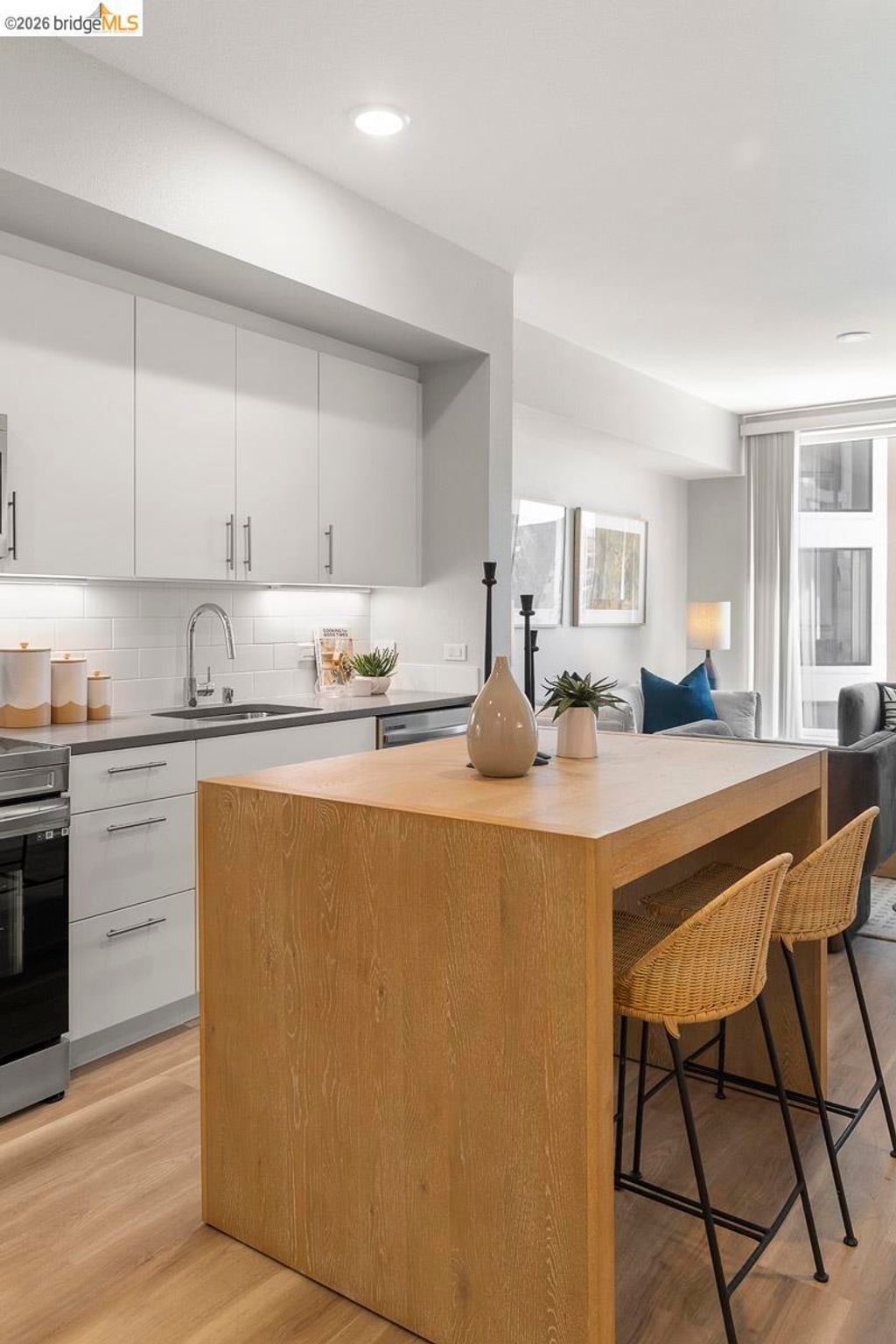 Photo of 260 Brooklyn Basin Way WAY #424, Oakland, CA 94606 (MLS # 41136591)
