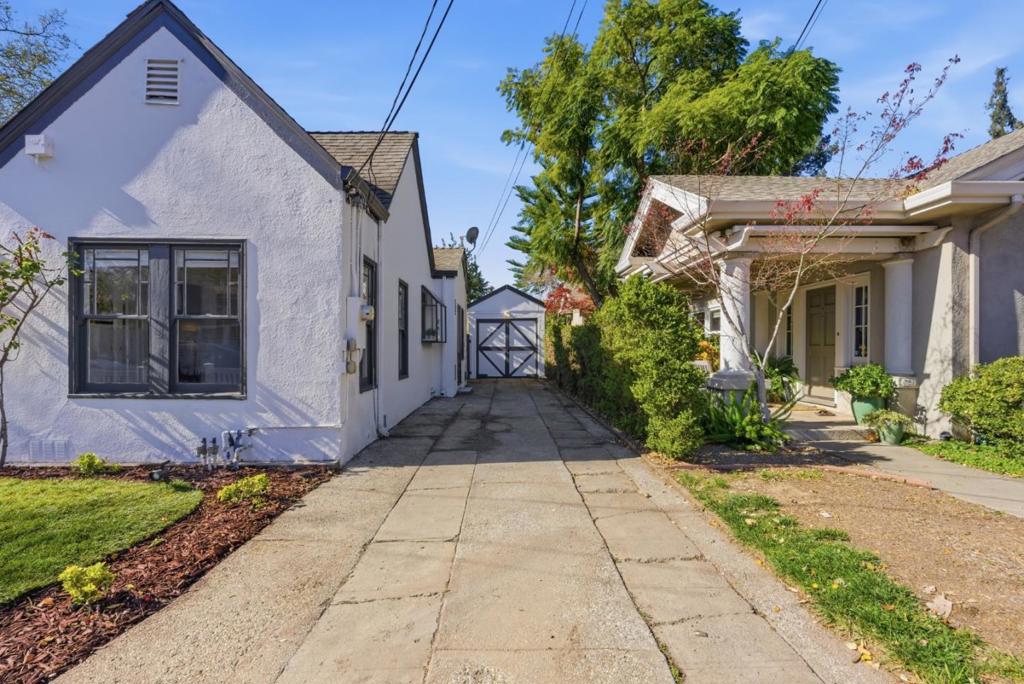 711 Emerson Court