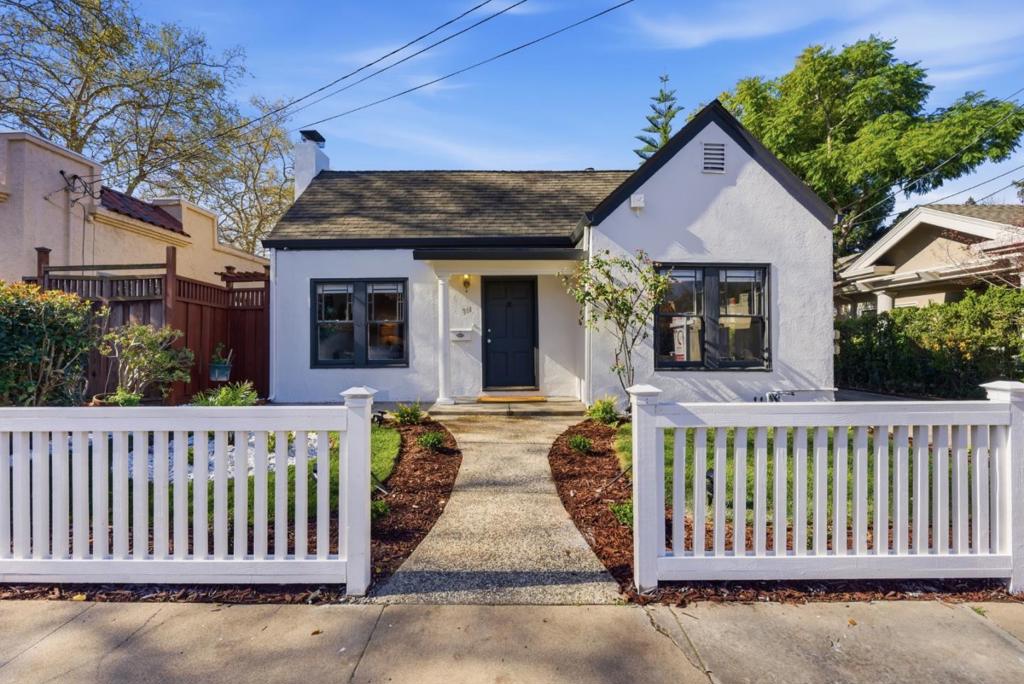 711 Emerson Court