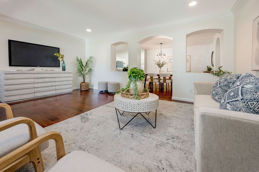2019 Charlemagne Avenue