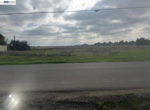 Photo of 9596 Rogers Rd. Rd, Sacramento, CA 95829 (MLS # 41129856)