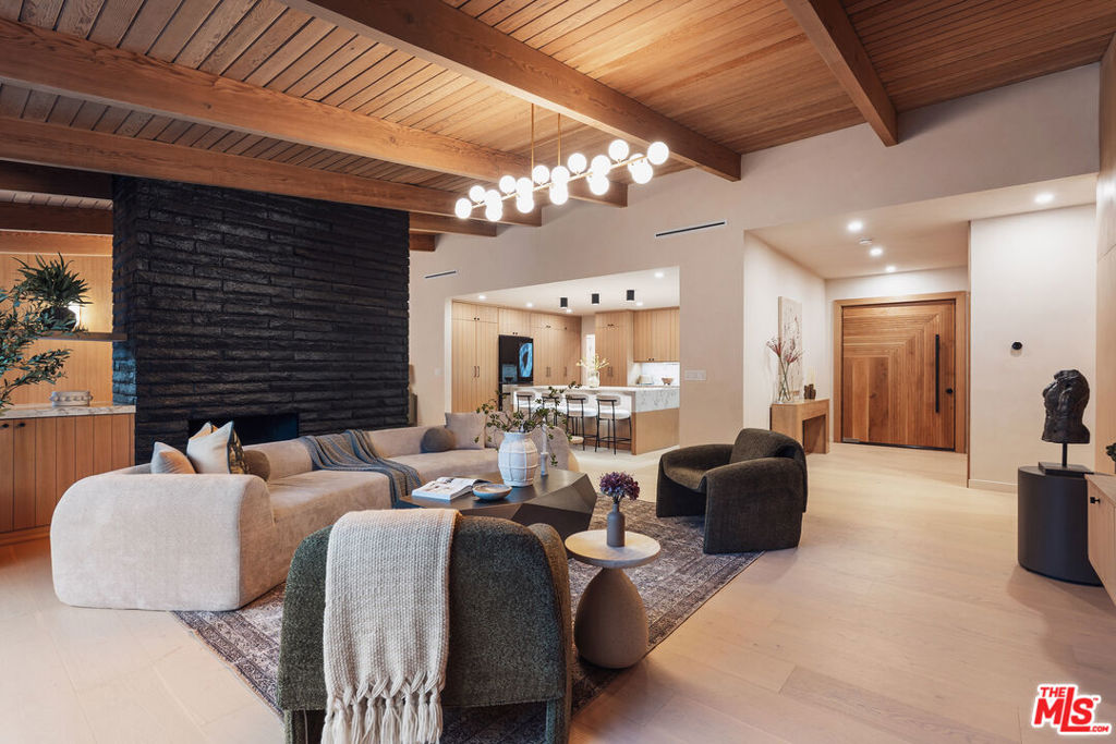 5625 Wilhelmina Avenue