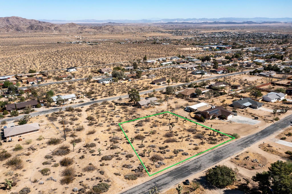 60586 La Mirada Trail