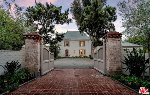 Photo of 528 Chautauqua Boulevard, Pacific Palisades, CA 90272 (MLS # 26848697)