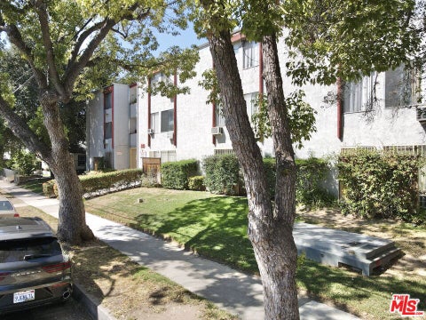 Photo of 819 Wright Avenue, Pasadena, CA 91104 (MLS # 26990875)