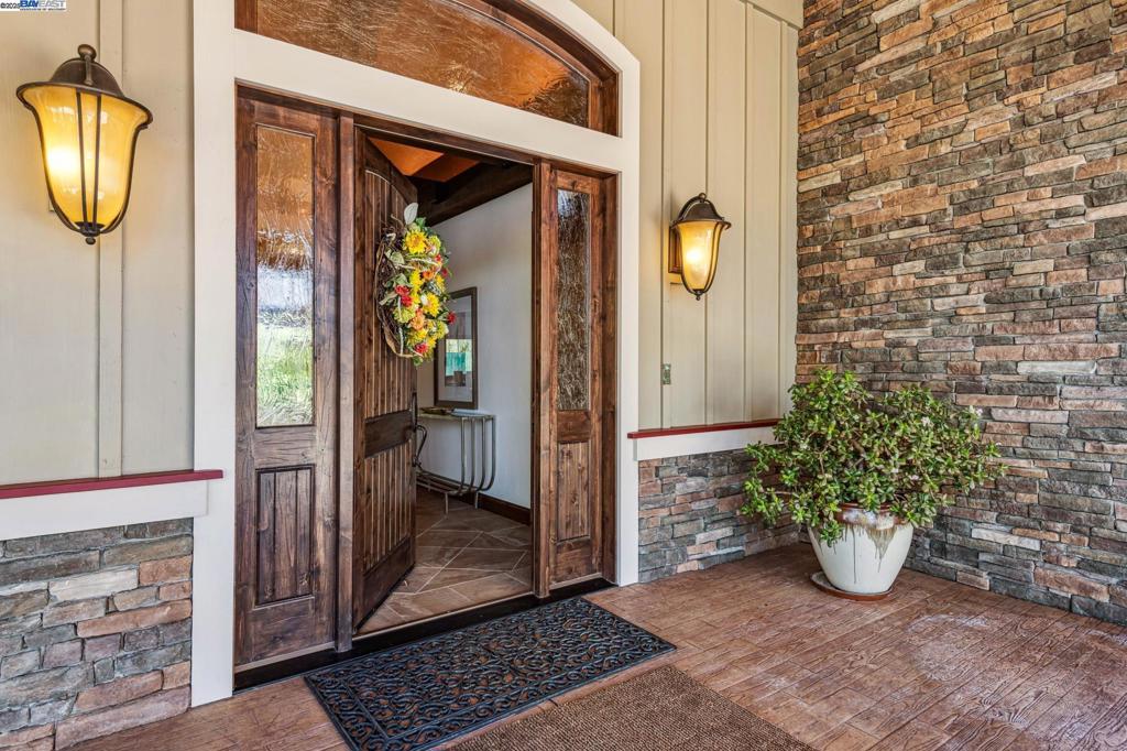 HAPPY VALLEY - Residential