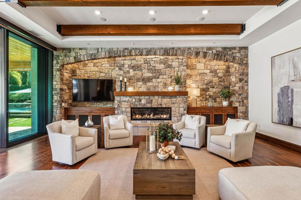 HAPPY VALLEY - Residential