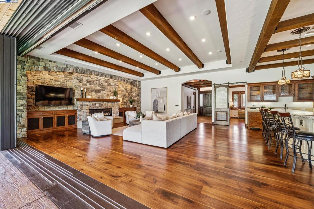 HAPPY VALLEY - Residential