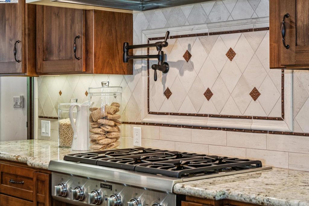 HAPPY VALLEY - Residential