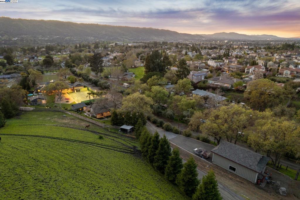 HAPPY VALLEY - Residential