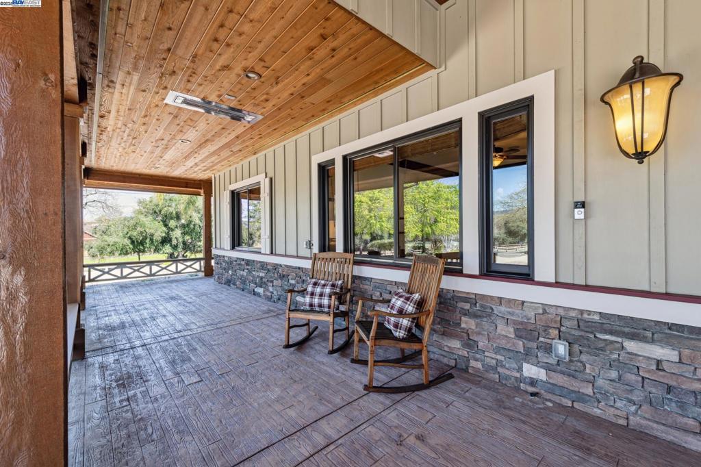 HAPPY VALLEY - Residential