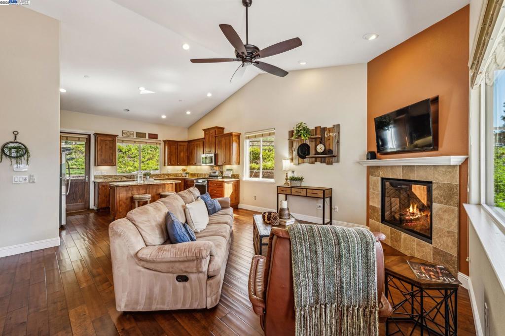 HAPPY VALLEY - Residential