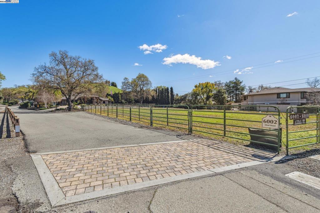 HAPPY VALLEY - Residential