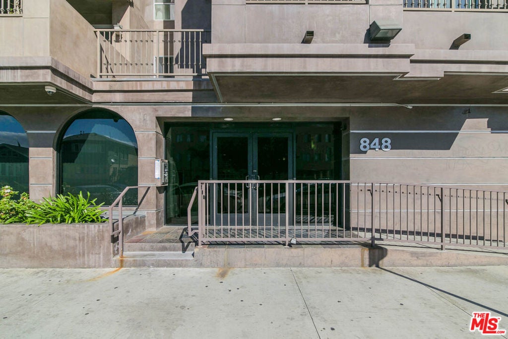 848 Irolo Street 408