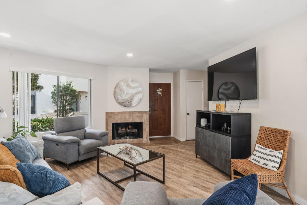 Properties 2 8435 Via Mallorca 92