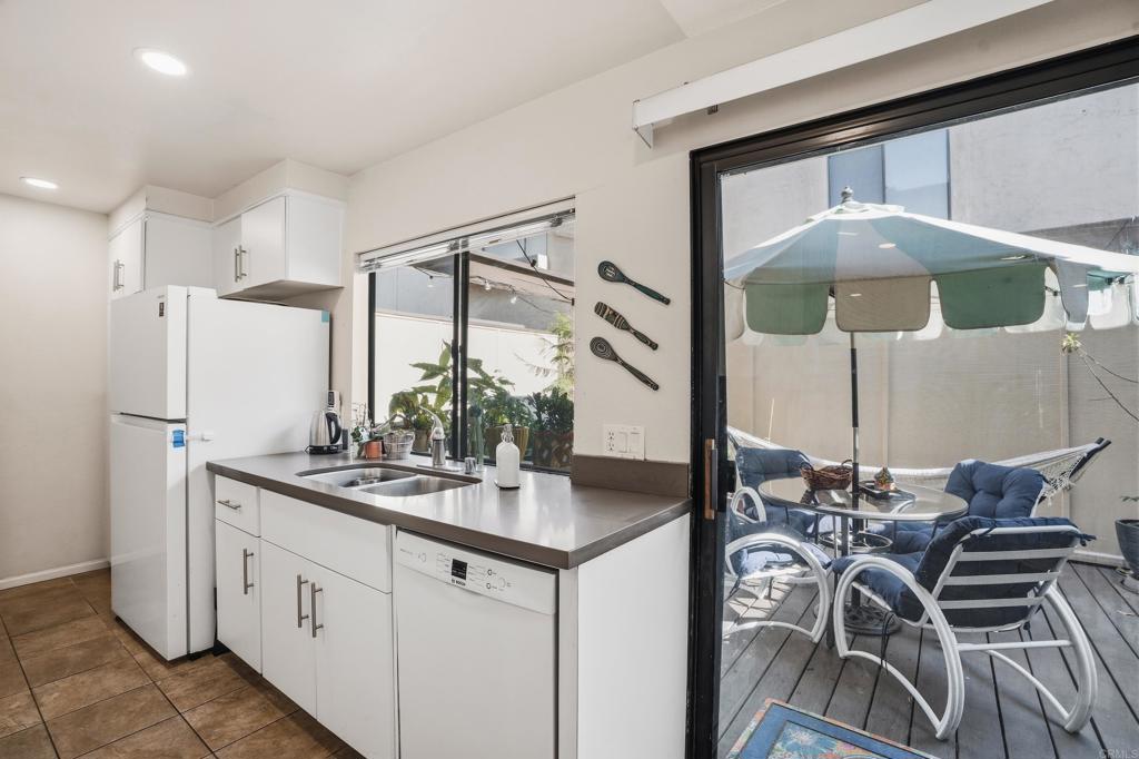 Properties 4 8435 Via Mallorca 92