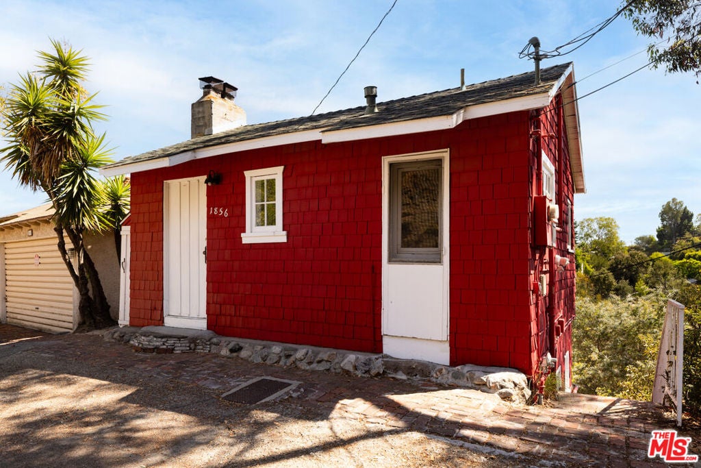 Photo of 1856 Jewett Drive, Los Angeles, CA 90046 (MLS # 26953505)