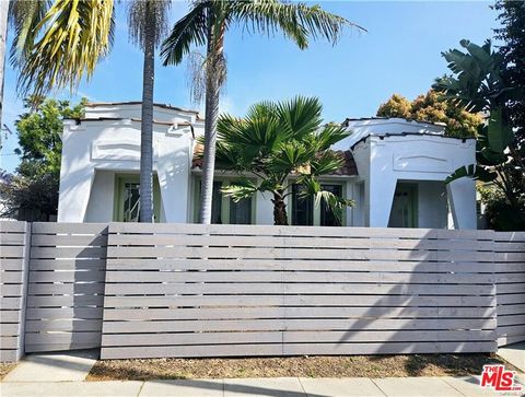 Photo of 910 Victoria Avenue, Venice, CA 90291 (MLS # 26794069)