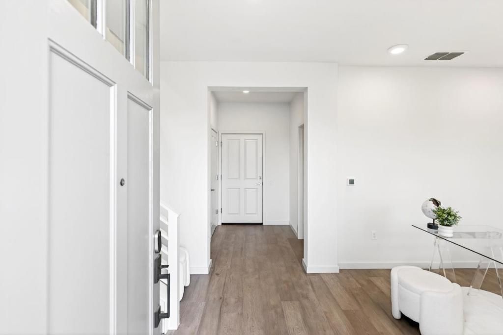 Photo of 817 Galt Terrace #4, Sunnyvale, CA 94085 (MLS # ML82031921)