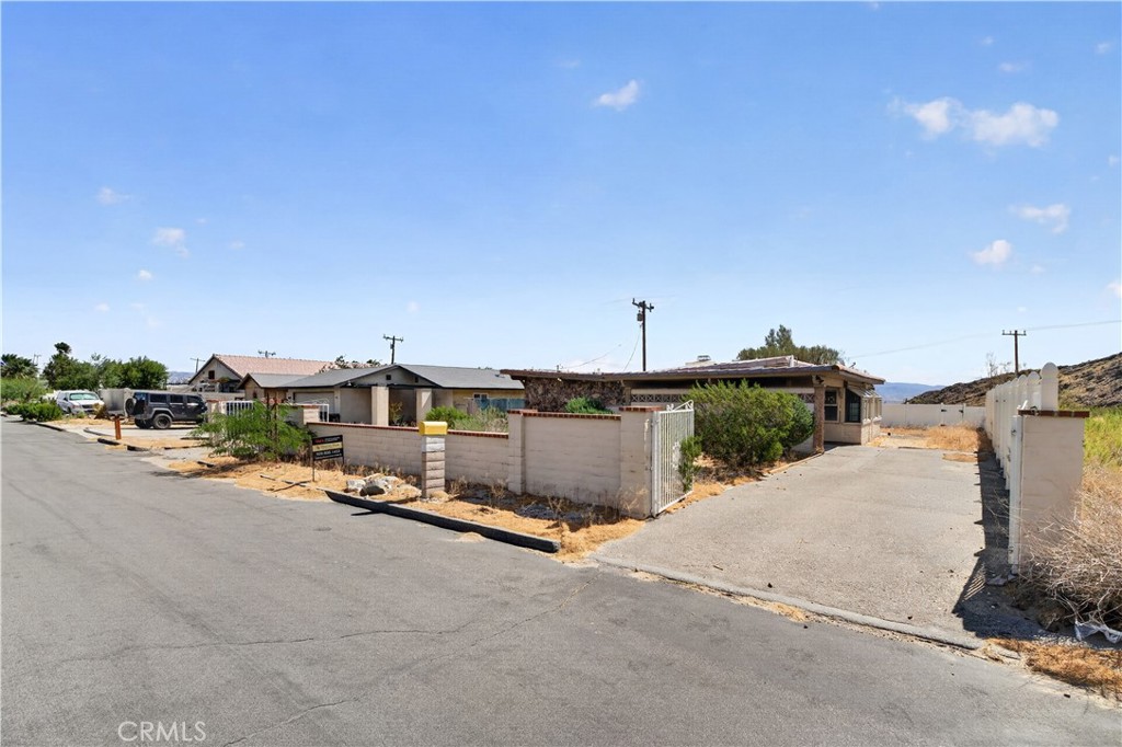 22580 Parkmead