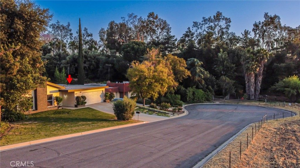 Photo of 6671 Fairway Ln, Highland, CA 92346 (MLS # SR26083229)