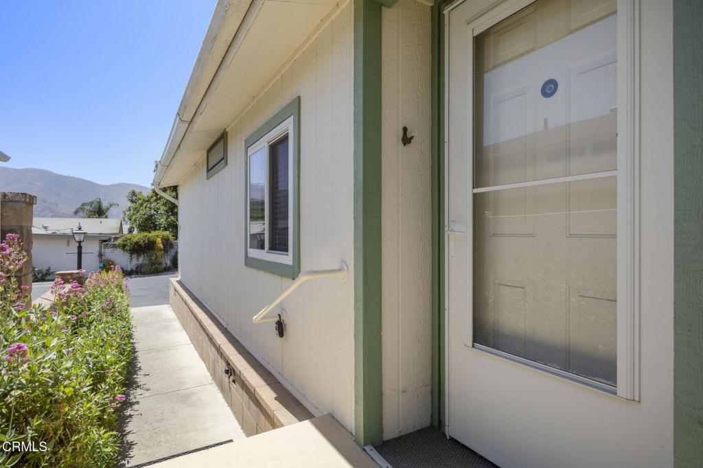 975 W Telegraph Road 87