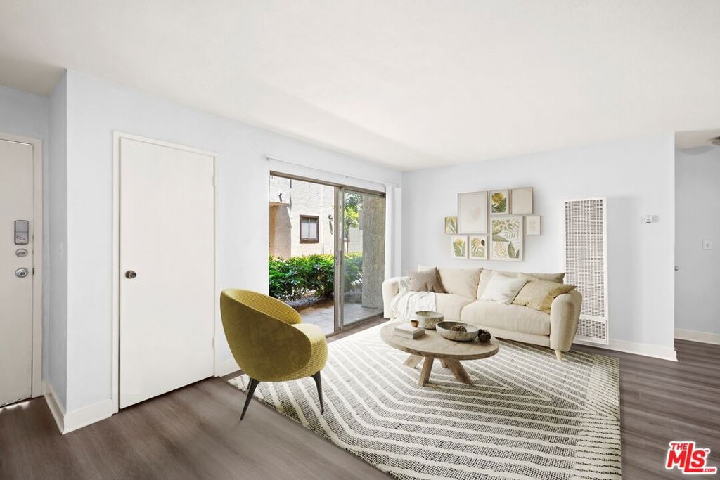 Photo of 18530 Hatteras Street #115, Tarzana, CA 91356 (MLS # 26650733)