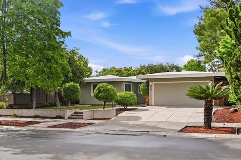 Photo of 315 Colorado Avenue, Palo Alto, CA 94306 (MLS # ML82044214)