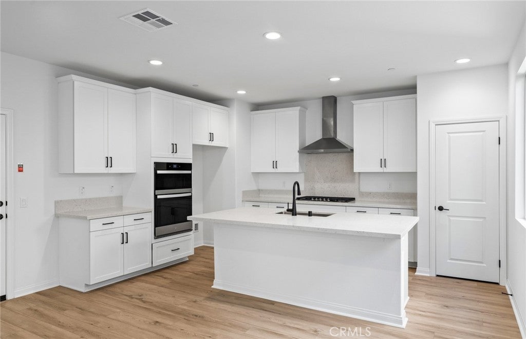 4246 East Flutter Privado