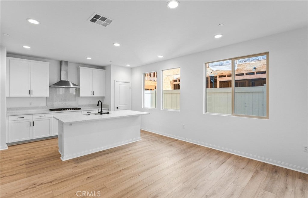 4246 East Flutter Privado