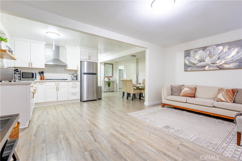 Photo of 3720 S St Andrews Place, Los Angeles, CA 90018 (MLS # SW25155397)