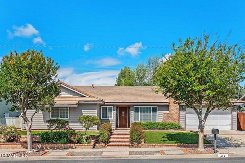Photo of 43 W Sidlee Street, Thousand Oaks, CA 91360 (MLS # 226001504)