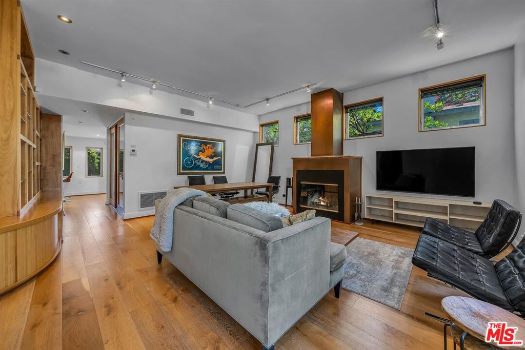 560 Westminster Avenue