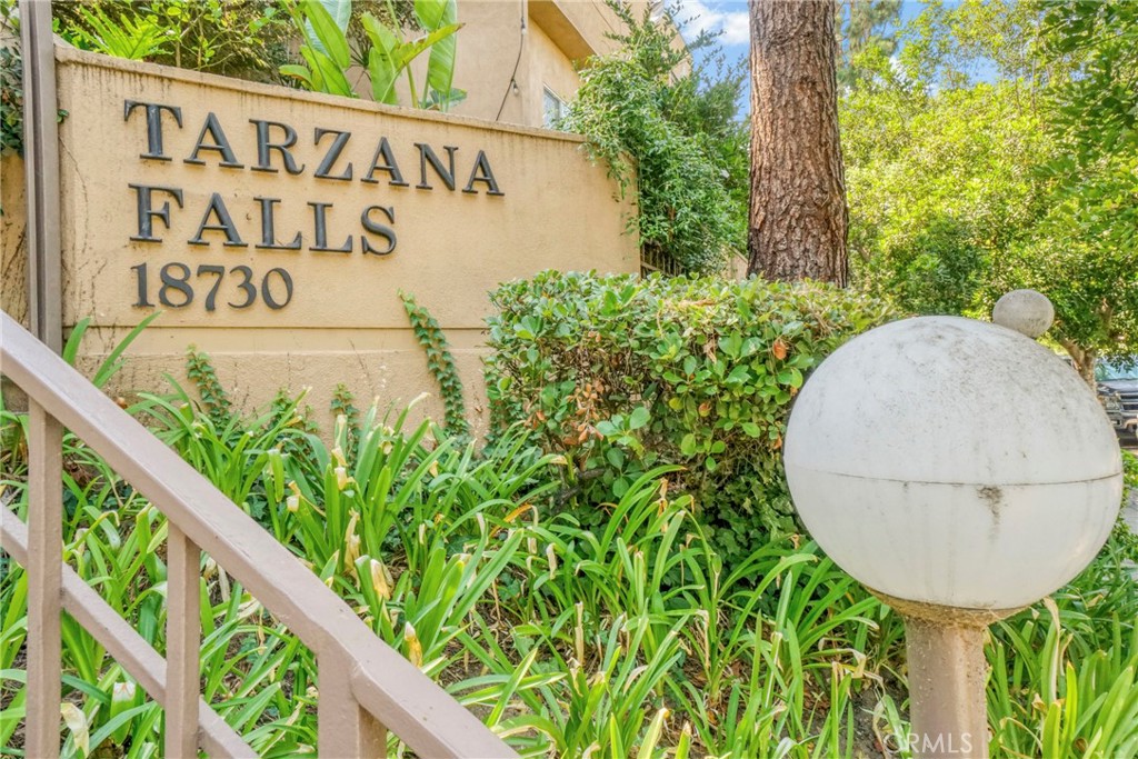 Stunning and spacious tribute-level townhome in the heart of Tarzana, offering 3 bedrooms and 2.5 baths, and over 2200 SQF of beautifully upgraded living space. Enjoy gleaming hardwood floors, elegant granite countertops, and abundant natural light throughout. The versatile bonus room is perfect as a home office, gym, or media space or playroom. Direct -access 2 car garage and private gated entry provide comfort and security. All just moments from Ventura Blvd wit great shops and dining. DO NOT MISS THIS ONE...