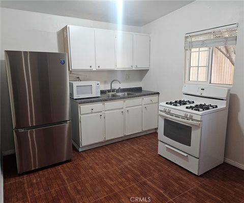 Photo of 17537 Tuba St, Northridge, CA 91325 (MLS # SR26107369)